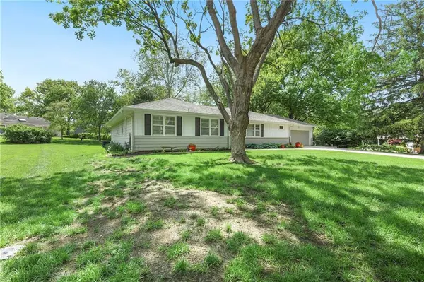 4201 W 98th TER, Overland Park, KS 66207