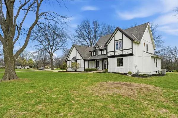 16309 Glenwood ST, Stilwell, KS 66085