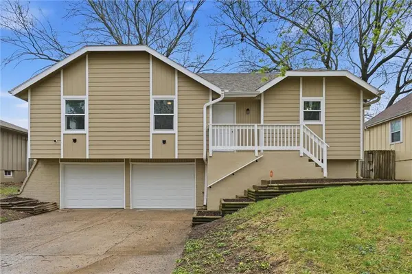 1328 SE Piccadilly ST, Blue Springs, MO 64014