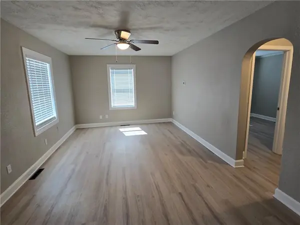 708 Pine ST, Belton, MO 64012