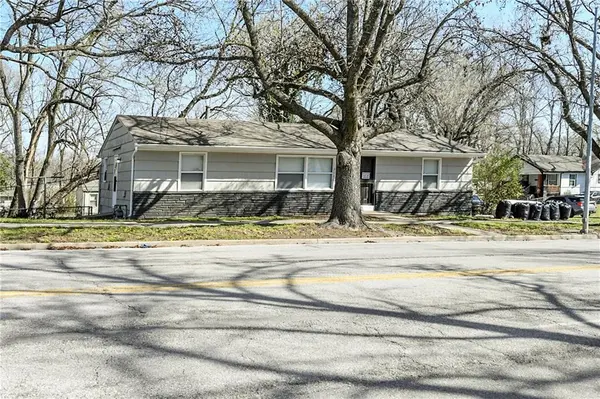 3116 E Gregory BLVD, Kansas City, MO 64132