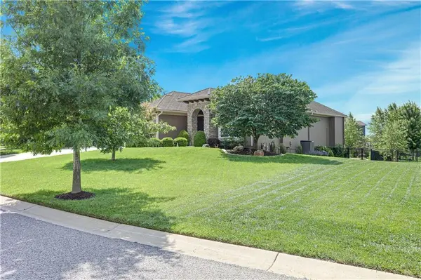 9702 Shady Bend CIR, Lenexa, KS 66227