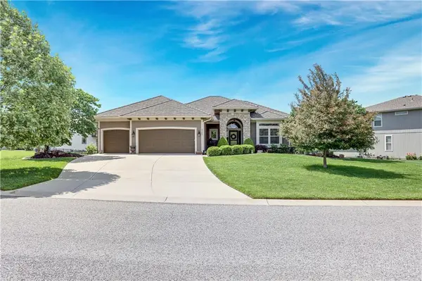 9702 Shady Bend CIR, Lenexa, KS 66227