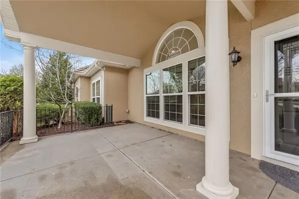 5409 W 145 ST, Leawood, KS 66224
