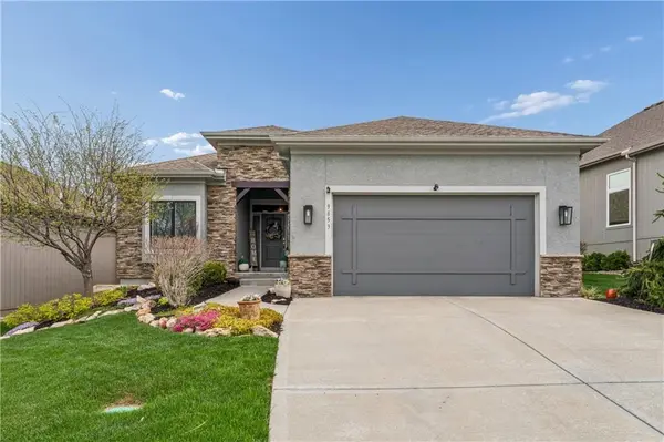 9853 Hollis LN, Lenexa, KS 66227