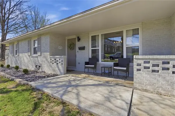 102 Garden LN, Excelsior Springs, MO 64024