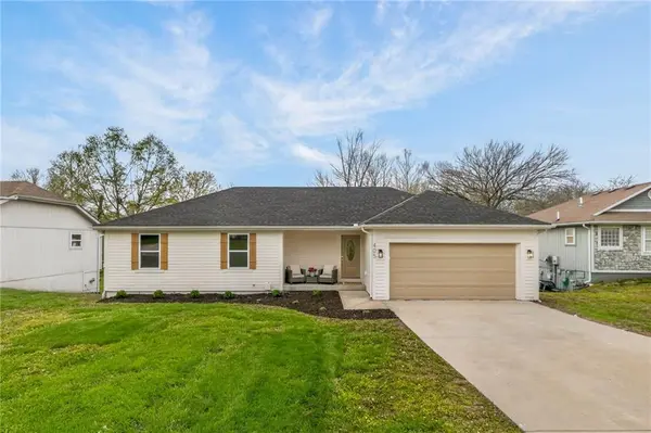 405 N Harrison ST, Spring Hill, KS 66083
