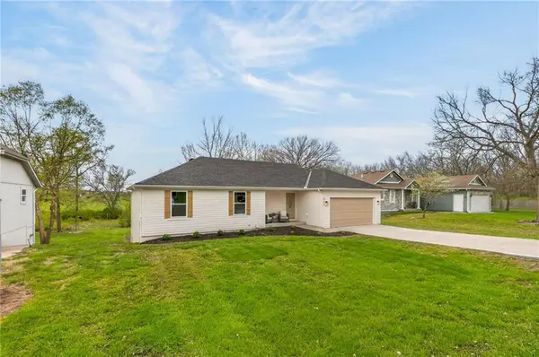 405 N Harrison ST, Spring Hill, KS 66083