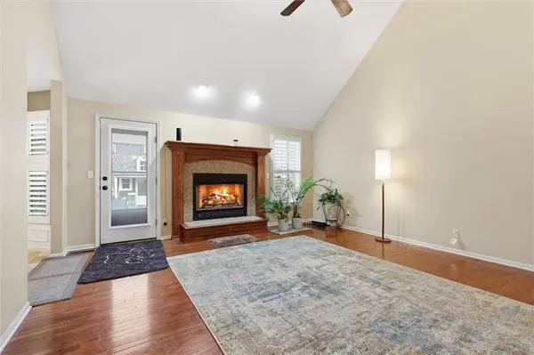 907 Hemlock ST, Paola, KS 66071