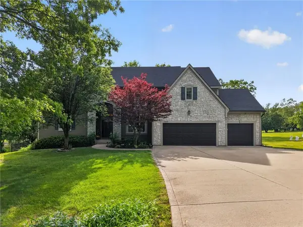 17570 Bond AVE, Overland Park, KS 66221