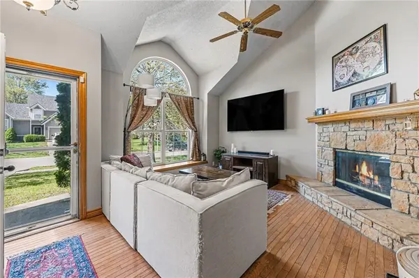 21605 W 50th TER, Shawnee, KS 66226