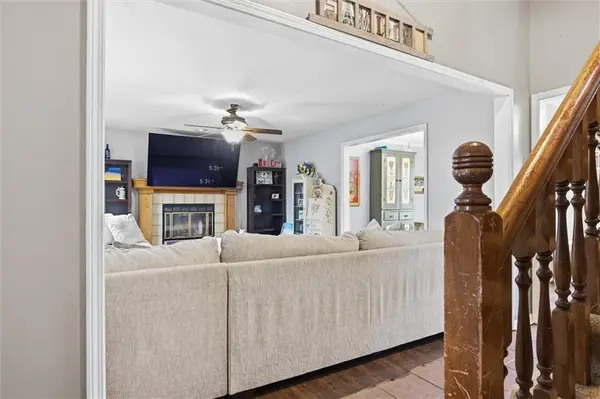 8111 Swarner DR, Lenexa, KS 66215