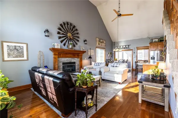 620 Liberty RD, Smithville, MO 64089