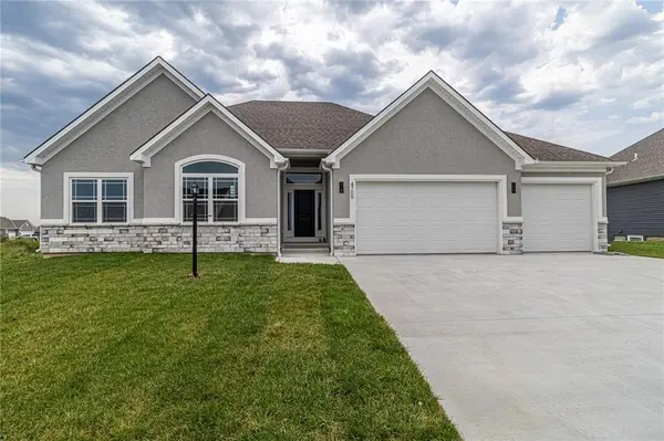 4706 Woodland Shores CT, St Joseph, MO 64505