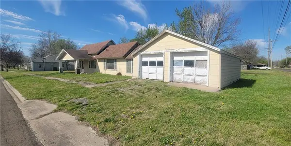 712 N 2nd ST, Iola, KS 66749