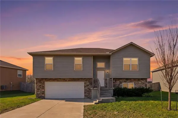21285 W 219th ST, Spring Hill, KS 66083
