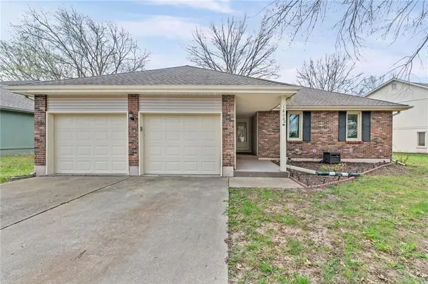1808 NW 4th PL, Blue Springs, MO 64014