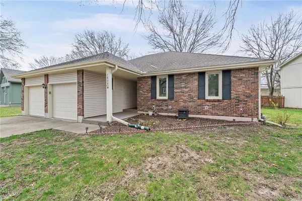 1808 NW 4th PL, Blue Springs, MO 64014