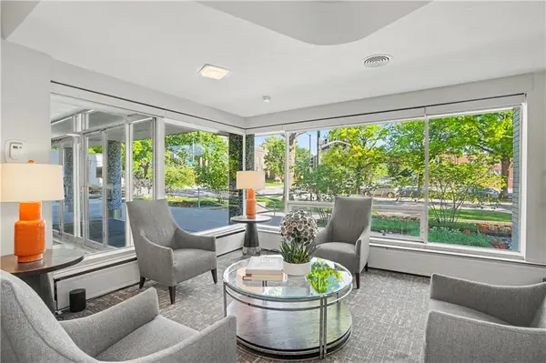 333 W Meyer BLVD #305, Kansas City, MO 64113