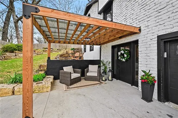 8305 NW Forest DR, Weatherby Lake, MO 64152
