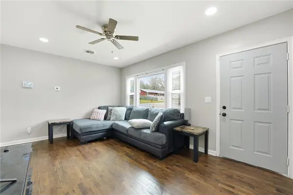 160 N Poe ST, Claycomo, MO 64119