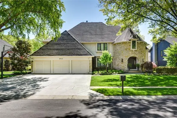 8943 Cedar DR,  Prairie Village,  KS 66207