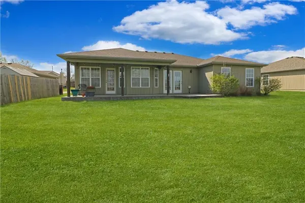 1215 Kimmy LN, Warrensburg, MO 64093