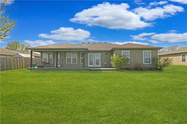 1215 Kimmy LN, Warrensburg, MO 64093