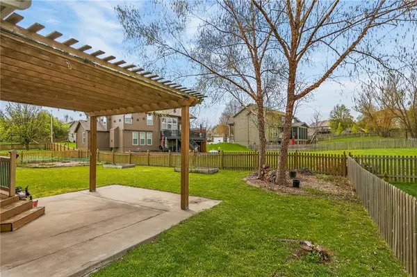 10609 NE 102nd TER, Kansas City, MO 64157