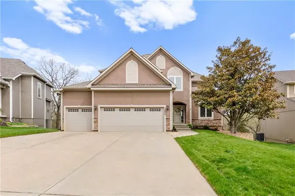 12053 S Sunray DR, Olathe, KS 66061