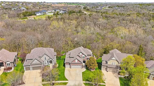 12053 S Sunray DR, Olathe, KS 66061