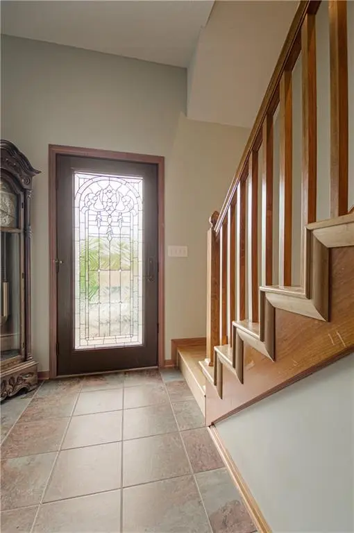 8512 NW 62nd ST, Parkville, MO 64152