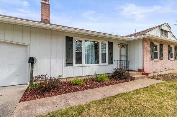 9804 E 79th TER, Raytown, MO 64138