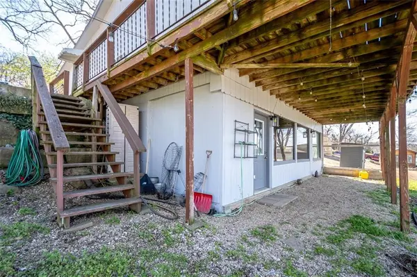 4929 SARATOGA DR, Mclouth, KS 66054