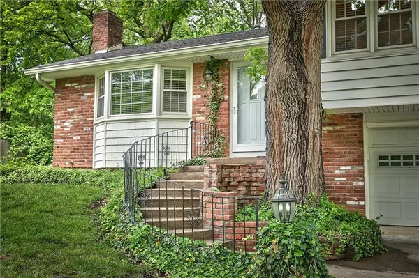 10204 W 70th ST, Merriam, KS 66203