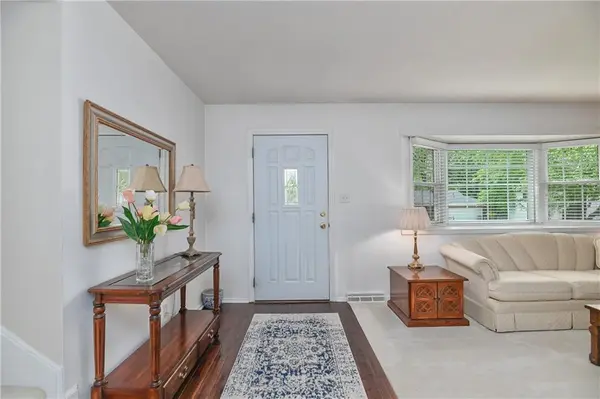 10204 W 70th ST, Merriam, KS 66203