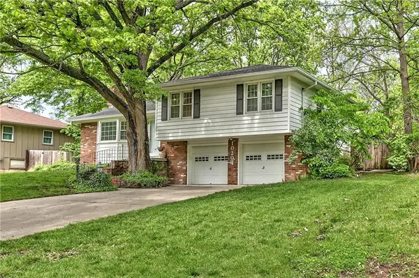 10204 W 70th ST, Merriam, KS 66203