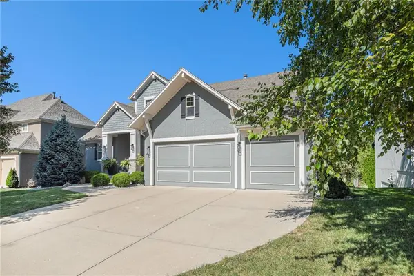 9418 W 161st TER, Overland Park, KS 66085