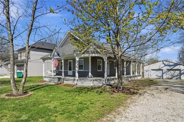 310 E Nichols ST,  Spring Hill,  KS 66083