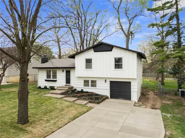 8813 W 90th TER, Overland Park, KS 66212