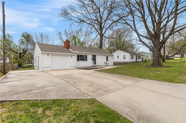 1007 NE 67th ST, Gladstone, MO 64118