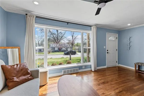 7522 W 64th TER, Overland Park, KS 66202