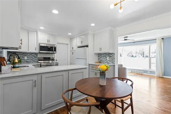 7522 W 64th TER, Overland Park, KS 66202