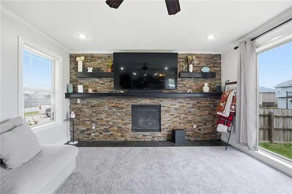 12306 Burr Oak CIR, Peculiar, MO 64078