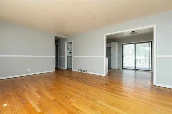 8608 Kentucky AVE, Raytown, MO 64138