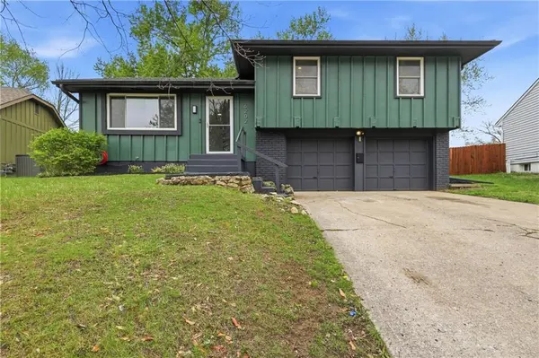 6202 E 140th TER, Grandview, MO 64030