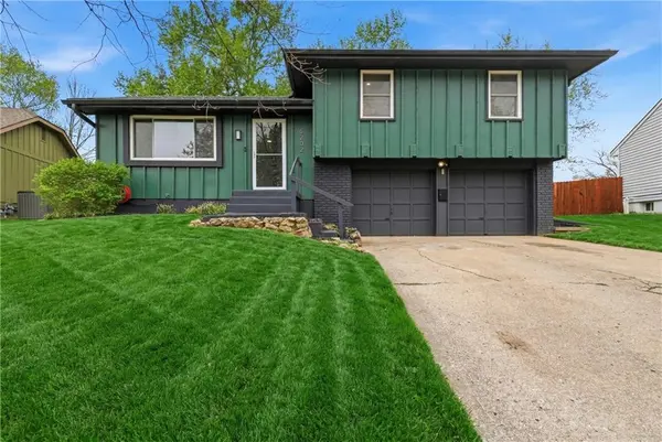 6202 E 140th TER, Grandview, MO 64030