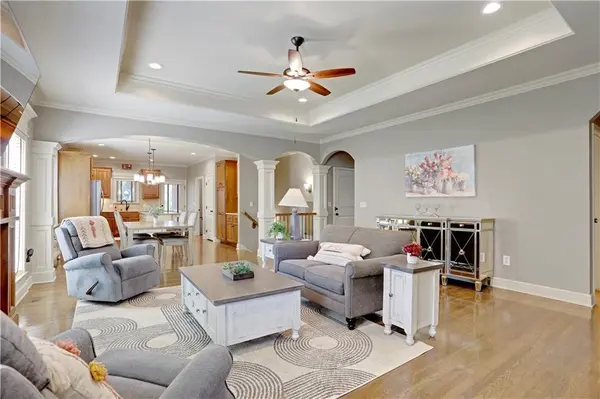 8528 Cardinal ST, Lenexa, KS 66219
