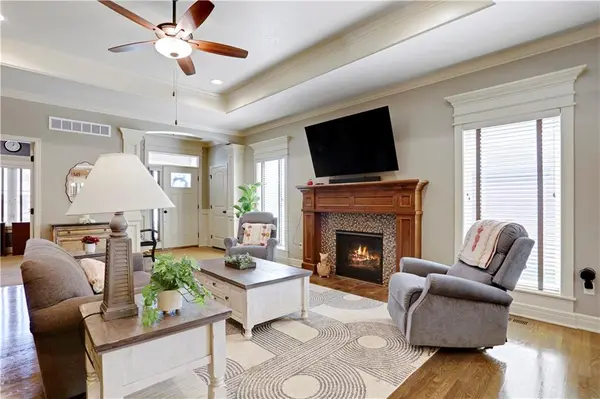 8528 Cardinal ST, Lenexa, KS 66219