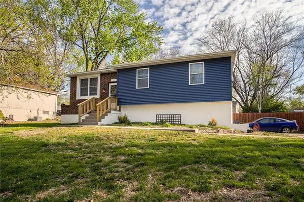 2807 NW Milford PL, Blue Springs, MO 64015